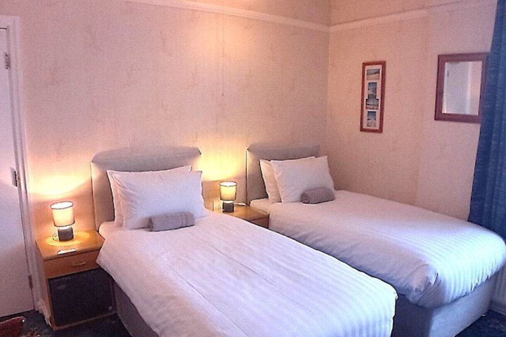 Room 8 of 49