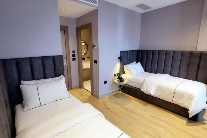 Room 14 of 37