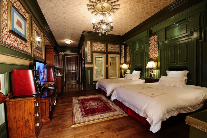 Room 17 of 39