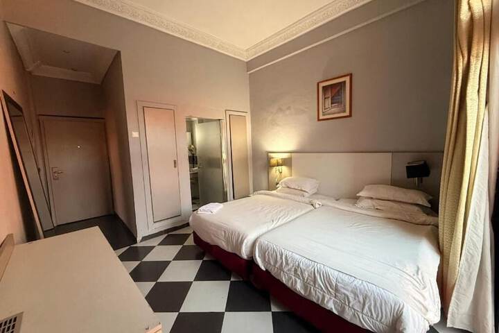 Room 16 of 28