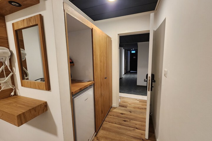 Room 80 of 141