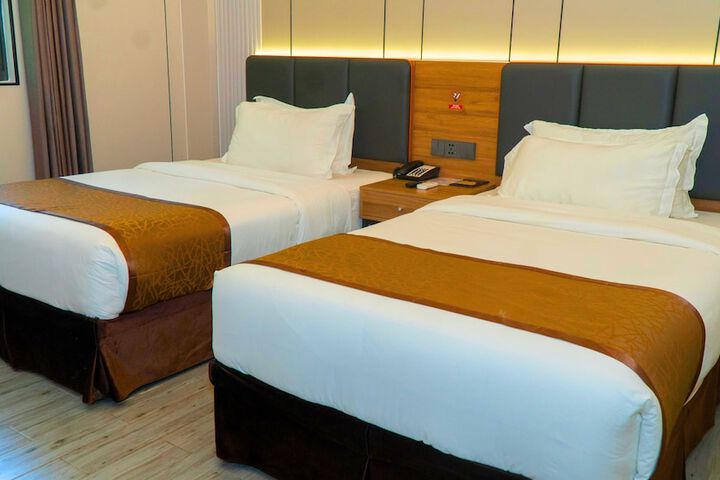 Room 14 of 77