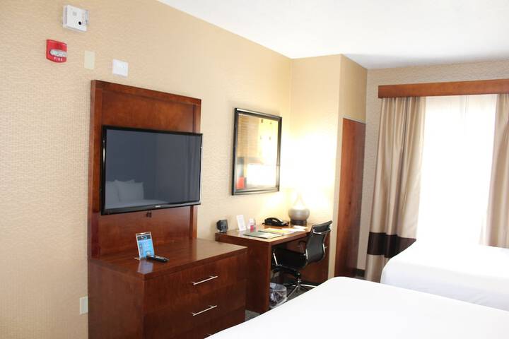 2 Queen Beds (15 of 20)