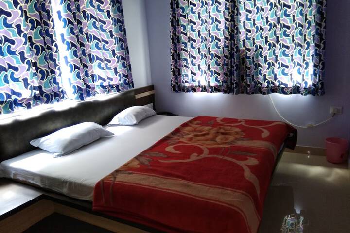 Room 8 of 16