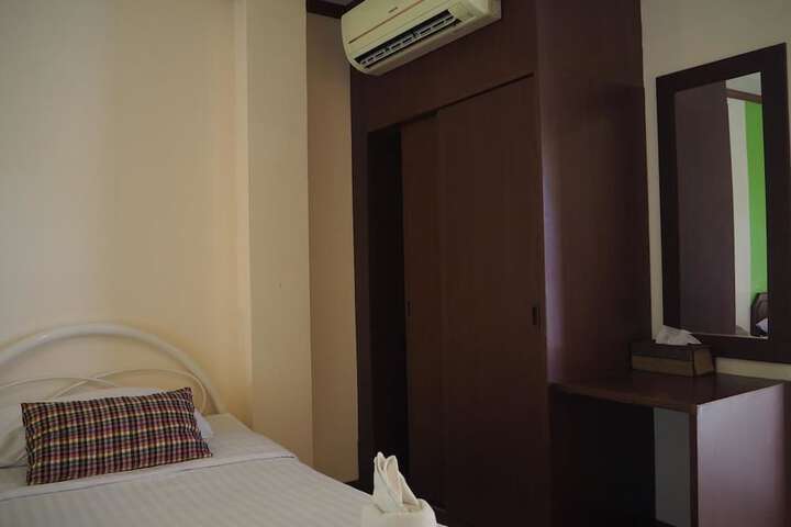 Room 5 of 25