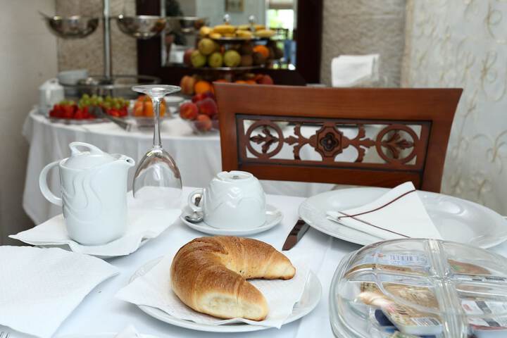 Breakfast/Coffee Service 92 of 132