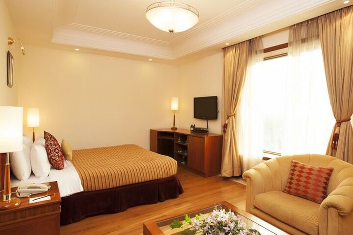 Room 13 of 90