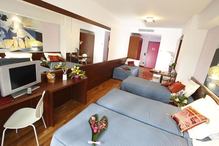 Room 9 of 26