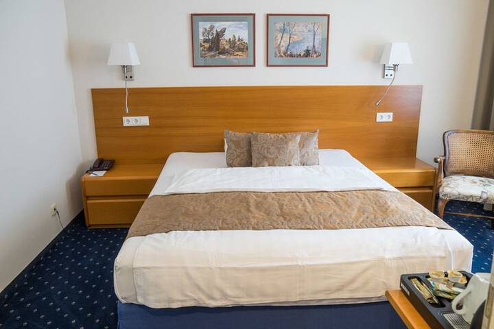 Room 4 of 14