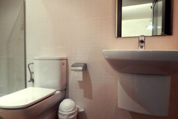 Room 4 of 17