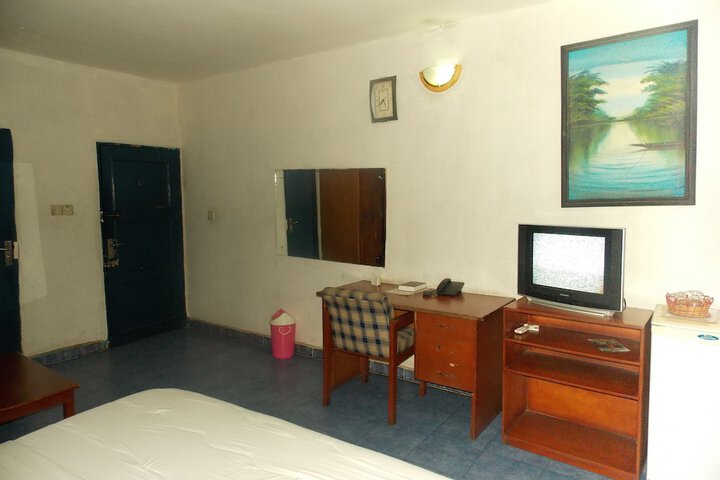 Room 8 of 17