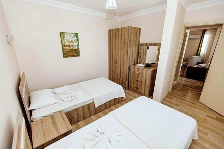 Room 3 of 27