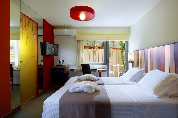 Room 7 of 40