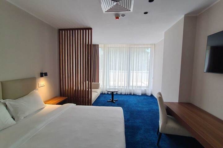 Room 17 of 36