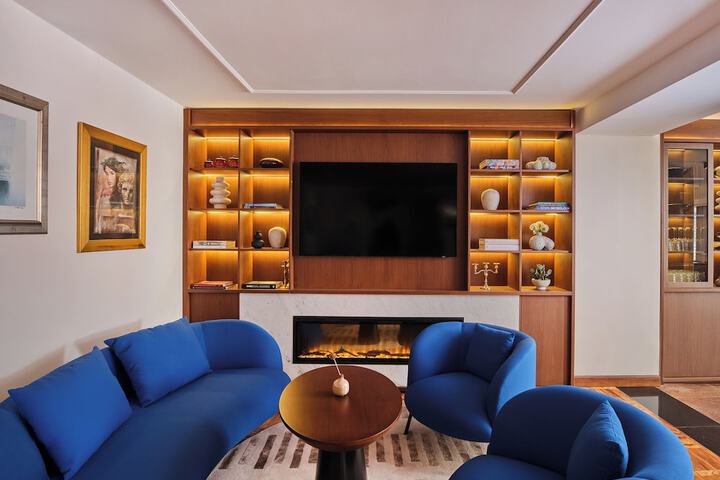Lounge 56 of 70
