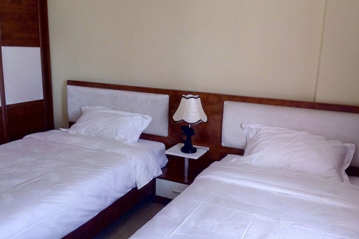 Room 14 of 100