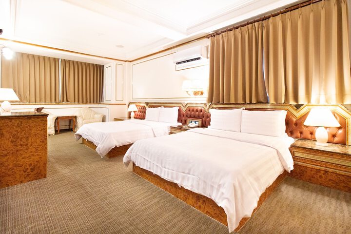 Room 10 of 34