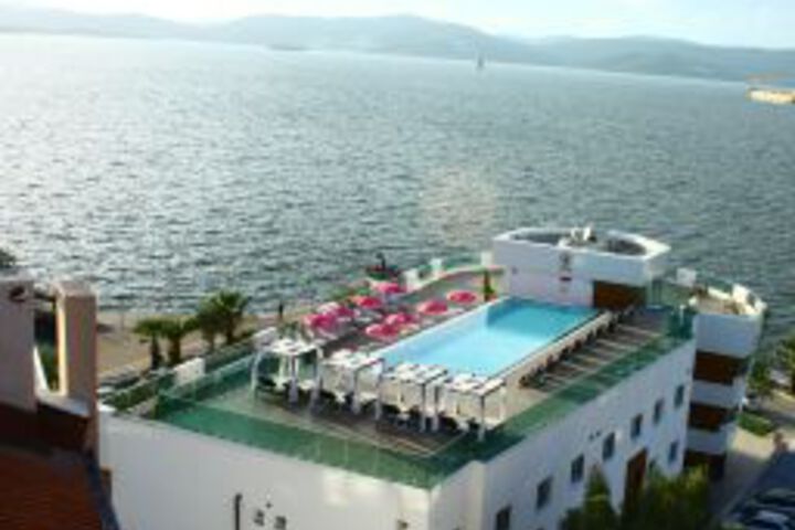 Bodrum Gulluk Marina Suites