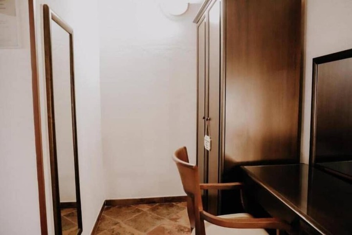 Room 2 of 50