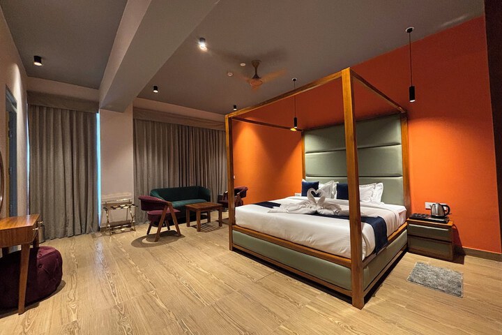 Room 5 of 20