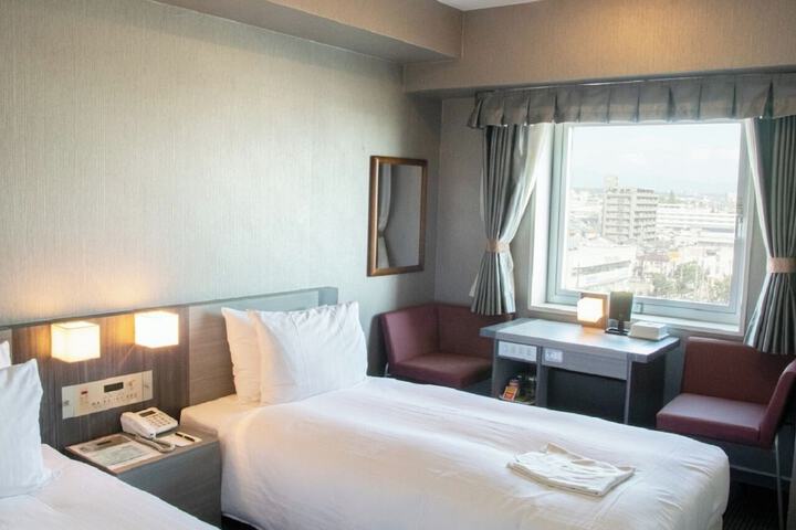 Room 8 of 21