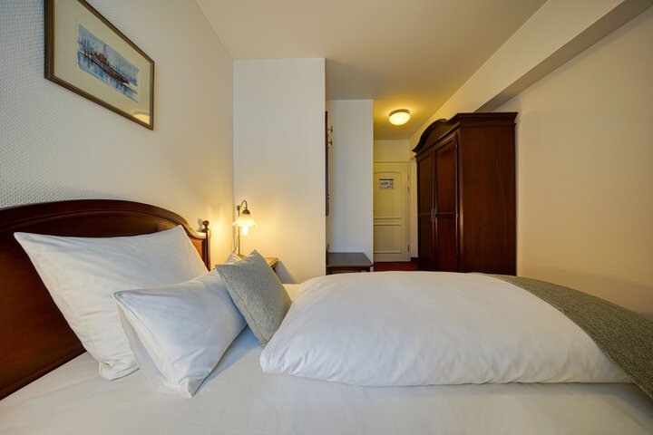 Room 48 of 77
