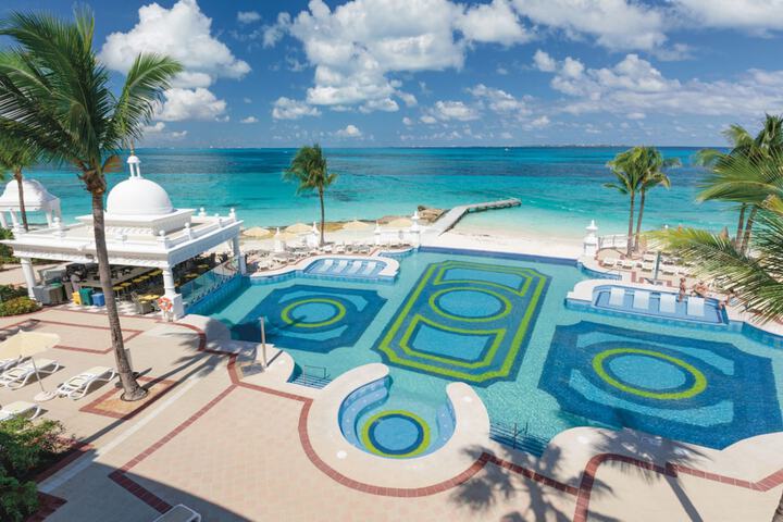 Hotel Pool