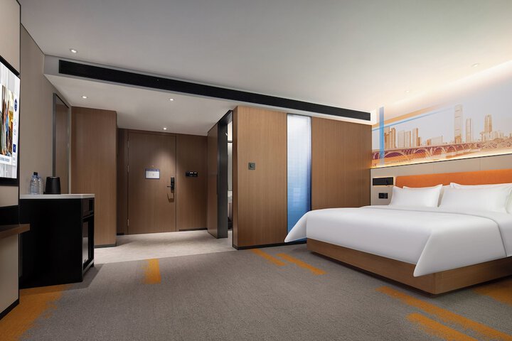 Room 10 of 22