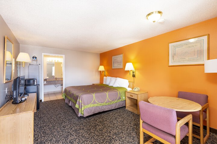 Room 4 of 14