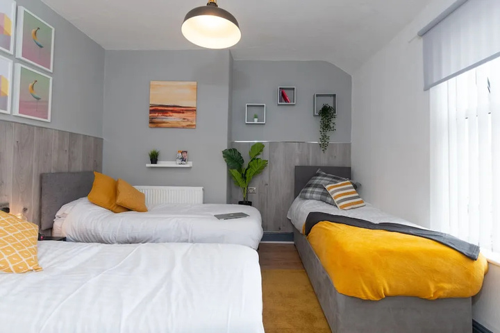 Room 4 of 15