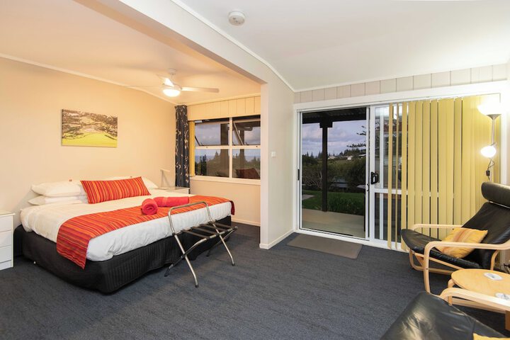 Room 4 of 32