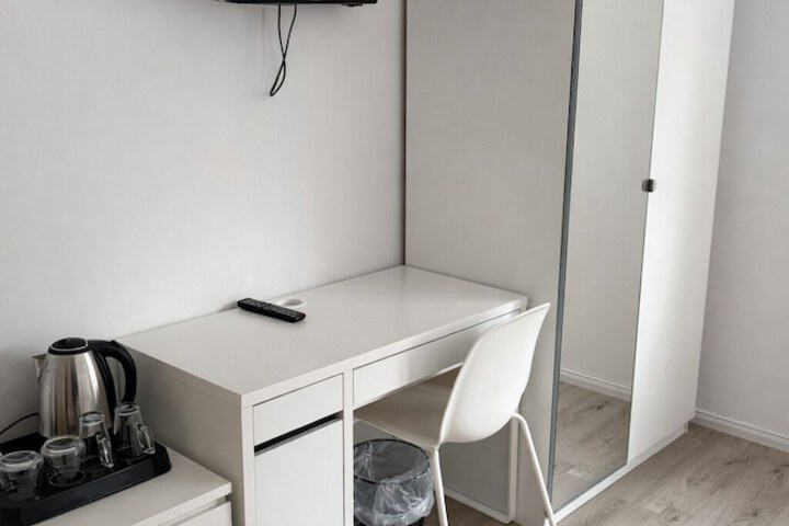 Room 6 of 13