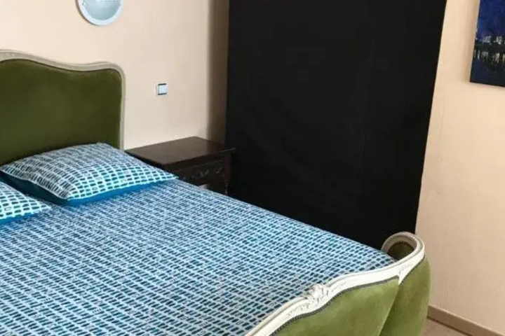 Room 5 of 17