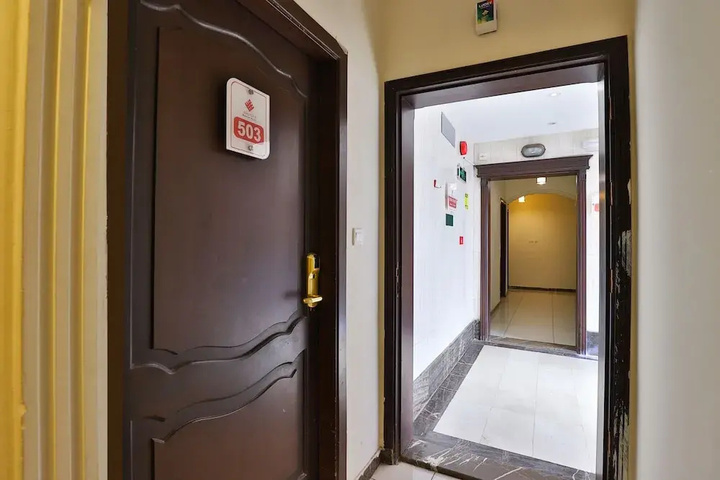 Room 13 of 18