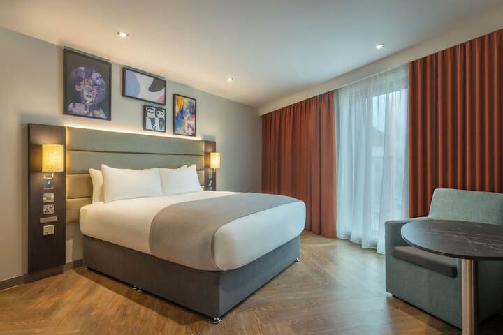 Room 2 of 27