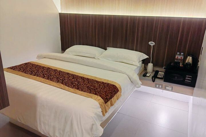 Room 11 of 29