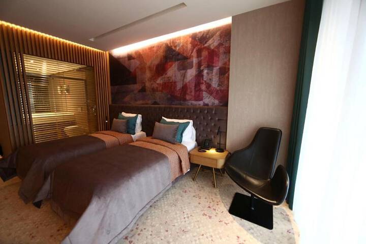 Room 8 of 81