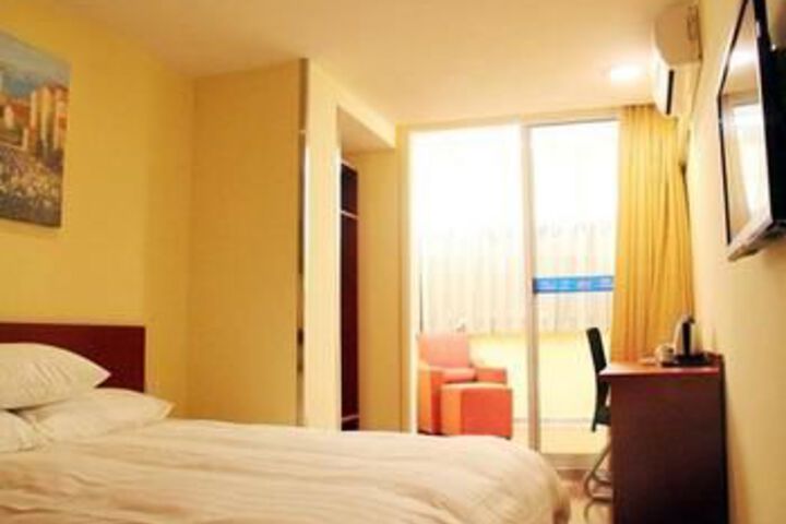 Room 4 of 17