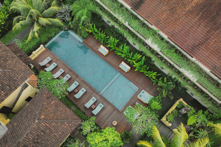 Hotel with Pool