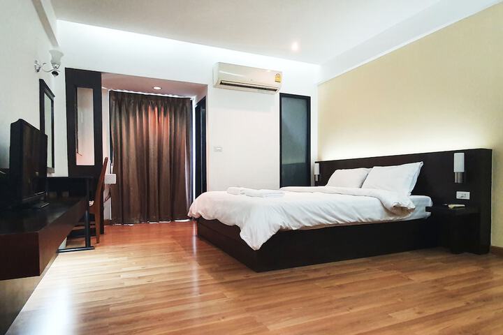 Room 12 of 20