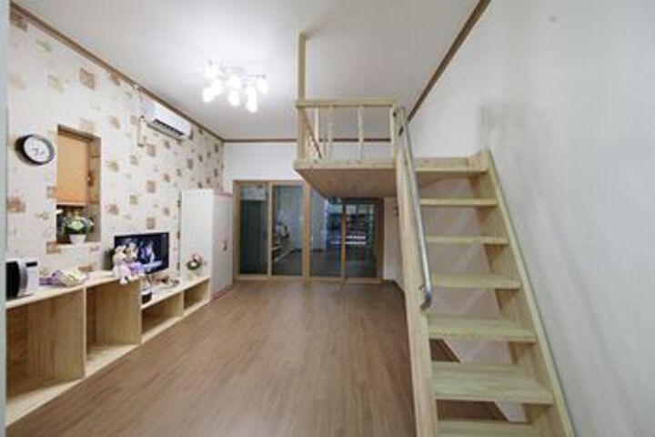 Room 16 of 66