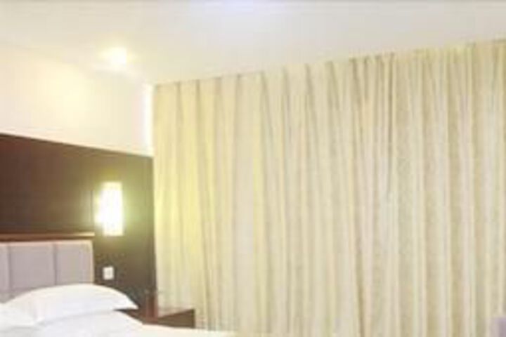 Jiuhuashan Center Hotel