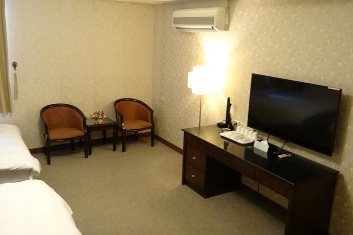 Room 27 of 37