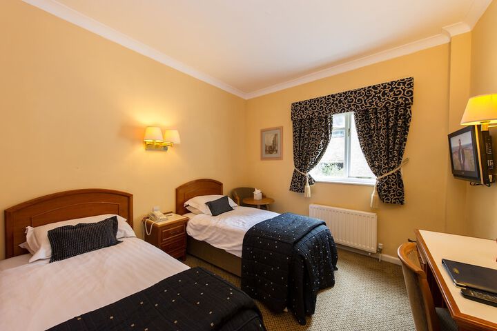 Room 4 of 38