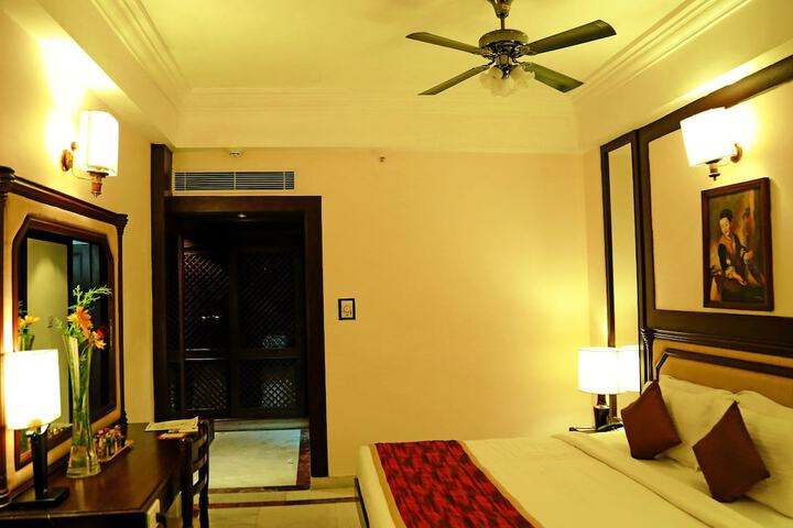 Room 17 of 42