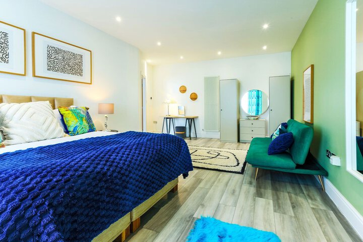 Room 100 of 283