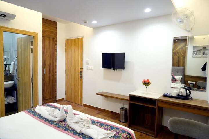 Room 4 of 23
