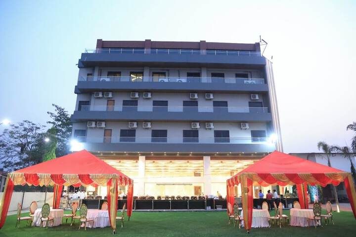 Ballroom/Hall 22 of 47