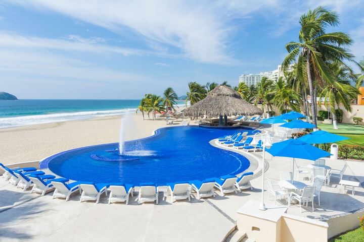 Hotel Pool