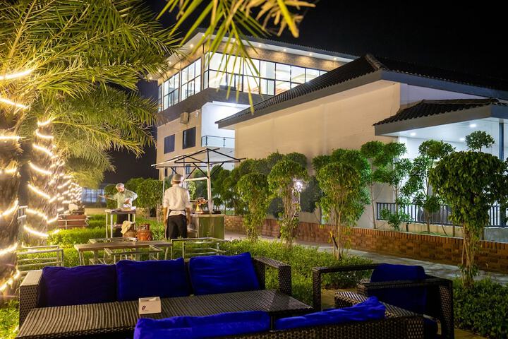 Hotel Exterior 31 of 38